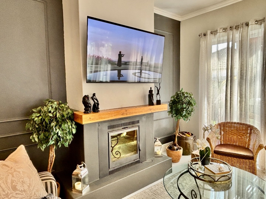 4 Bedroom Property for Sale in Gordons Bay Village Western Cape